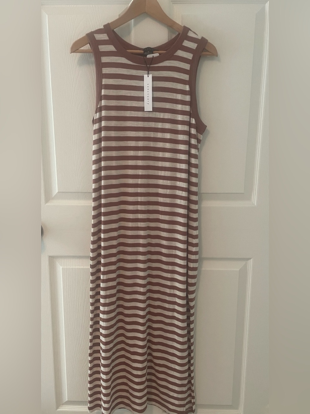 NWT- Sanctuary brown and white maxi dress with side slit on bottom.